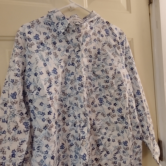 Women's Coldwater Creek floral button up shirt. - Picture 2 of 3